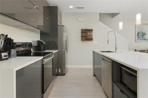 Adosado en venta en Kissimmee, Florida, 4 dormitorios, 165.18 m2 № 1904043 - foto 9