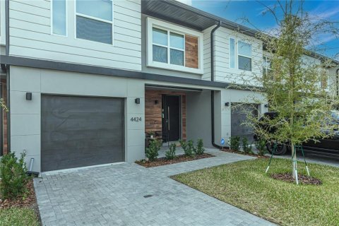 Adosado en venta en Kissimmee, Florida, 4 dormitorios, 165.18 m2 № 1904043 - foto 1