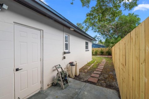 House in Saint Petersburg, Florida 2 bedrooms, 91.97 sq.m. № 1916087 - photo 26