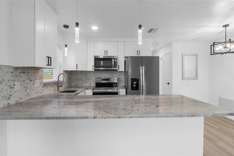 House in Saint Petersburg, Florida 2 bedrooms, 91.97 sq.m. № 1916087 - photo 8