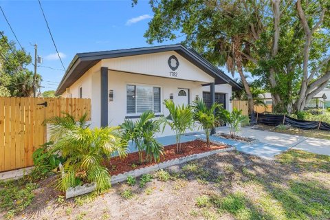 House in Saint Petersburg, Florida 2 bedrooms, 91.97 sq.m. № 1916087 - photo 4