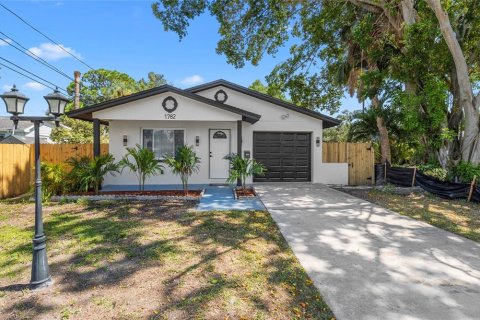 House in Saint Petersburg, Florida 2 bedrooms, 91.97 sq.m. № 1916087 - photo 2