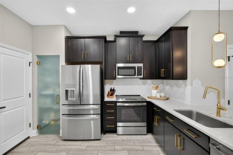 Townhouse in Clearwater, Florida 2 bedrooms, 145.95 sq.m. № 2144730 - photo 6