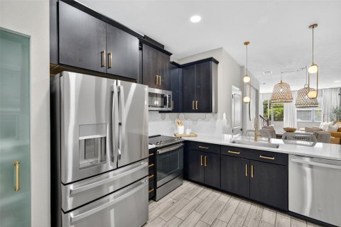 Townhouse in Clearwater, Florida 2 bedrooms, 145.95 sq.m. № 2144730 - photo 5