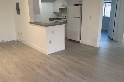 Снять в аренду кондоминиум в Майами, Флорида 3 спальни, 91.69м2, № 2050165 - фото 6