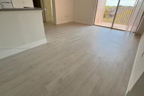 Снять в аренду кондоминиум в Майами, Флорида 3 спальни, 91.69м2, № 2050165 - фото 2