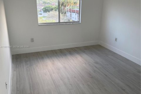 Снять в аренду кондоминиум в Майами, Флорида 3 спальни, 91.69м2, № 2050165 - фото 7