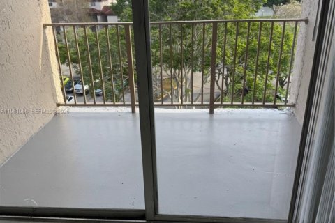 Снять в аренду кондоминиум в Майами, Флорида 3 спальни, 91.69м2, № 2050165 - фото 4