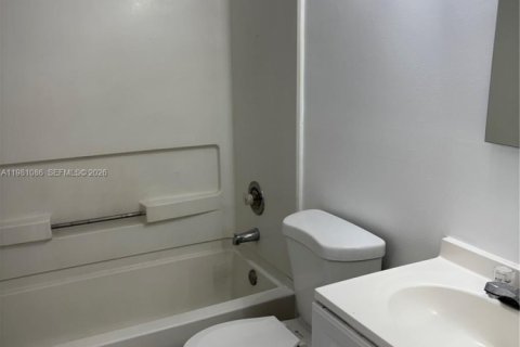 Снять в аренду кондоминиум в Майами, Флорида 3 спальни, 91.69м2, № 2050165 - фото 9