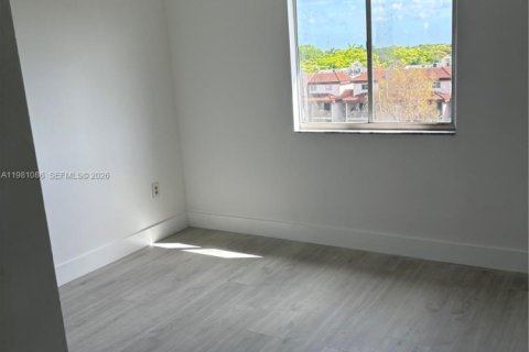 Снять в аренду кондоминиум в Майами, Флорида 3 спальни, 91.69м2, № 2050165 - фото 8