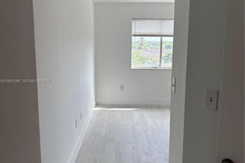 Снять в аренду кондоминиум в Майами, Флорида 3 спальни, 91.69м2, № 2050165 - фото 10