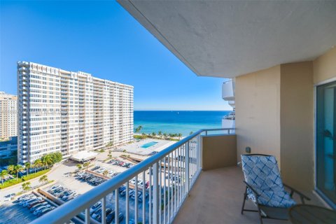 Condominio en alquiler en Hallandale Beach, Florida, 1 dormitorio, 80.82 m2 № 1862152 - foto 3