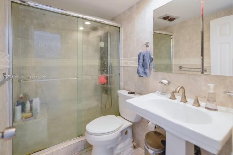 Condominio en alquiler en Hallandale Beach, Florida, 1 dormitorio, 80.82 m2 № 1862152 - foto 5