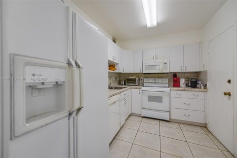Condominio en alquiler en Hallandale Beach, Florida, 1 dormitorio, 80.82 m2 № 1862152 - foto 10