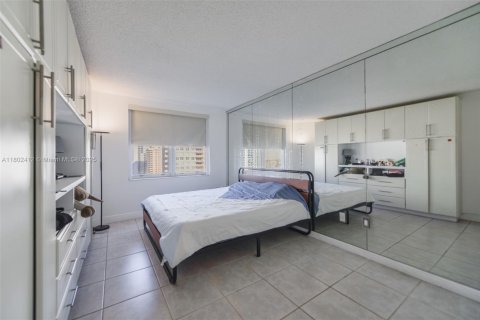 Condominio en alquiler en Hallandale Beach, Florida, 1 dormitorio, 80.82 m2 № 1862152 - foto 7