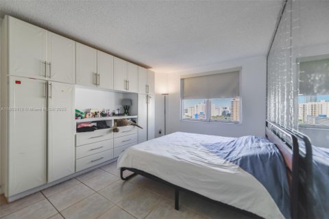 Condominio en alquiler en Hallandale Beach, Florida, 1 dormitorio, 80.82 m2 № 1862152 - foto 6