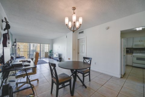 Condominio en alquiler en Hallandale Beach, Florida, 1 dormitorio, 80.82 m2 № 1862152 - foto 16