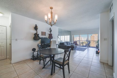 Condominio en alquiler en Hallandale Beach, Florida, 1 dormitorio, 80.82 m2 № 1862152 - foto 14