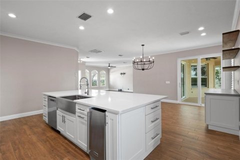 House in Tarpon Springs, Florida 3 bedrooms, 184.41 sq.m. № 1831264 - photo 18
