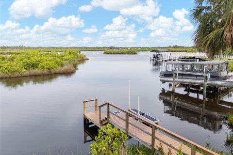 House in Tarpon Springs, Florida 3 bedrooms, 184.41 sq.m. № 1831264 - photo 5