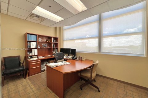 Commercial property in Coral Gables, Florida № 1807746 - photo 11