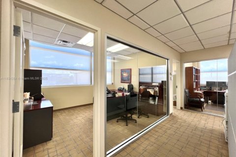 Commercial property in Coral Gables, Florida № 1807746 - photo 7