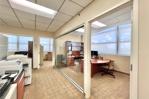 Commercial property in Coral Gables, Florida № 1807746 - photo 10