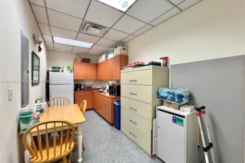 Commercial property in Coral Gables, Florida № 1807746 - photo 4