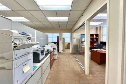 Commercial property in Coral Gables, Florida № 1807746 - photo 13
