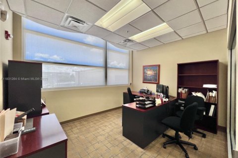 Commercial property in Coral Gables, Florida № 1807746 - photo 8