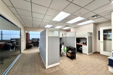 Commercial property in Coral Gables, Florida № 1807746 - photo 6