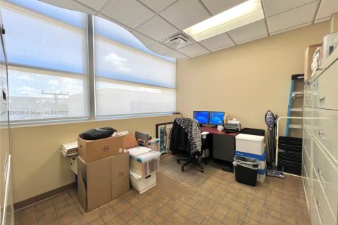 Commercial property in Coral Gables, Florida № 1807746 - photo 9