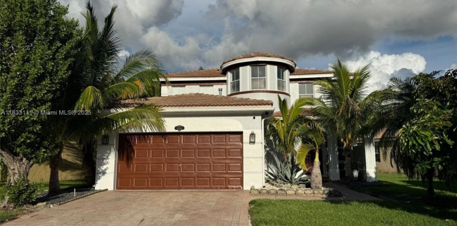 Apartment in Wellington, Florida 4 bedrooms, 239.13 sq.m. № 1814212