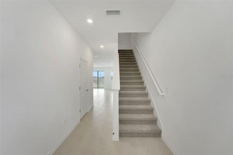 Townhouse in San Antonio, Florida 3 bedrooms, 148.83 sq.m. № 2402749 - photo 5