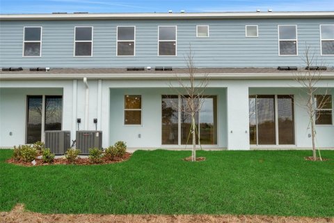 Townhouse in San Antonio, Florida 3 bedrooms, 148.83 sq.m. № 2402749 - photo 3