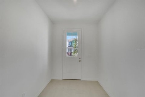 Townhouse in San Antonio, Florida 3 bedrooms, 148.83 sq.m. № 2402749 - photo 6
