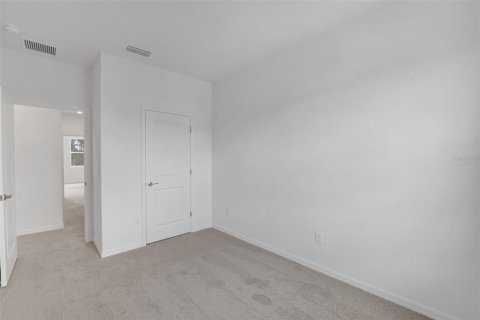 Townhouse in San Antonio, Florida 3 bedrooms, 148.83 sq.m. № 2402749 - photo 23