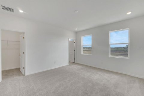 Townhouse in San Antonio, Florida 3 bedrooms, 148.83 sq.m. № 2402749 - photo 18