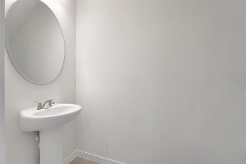 Townhouse in San Antonio, Florida 3 bedrooms, 148.83 sq.m. № 2402749 - photo 15