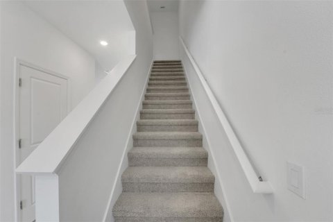 Townhouse in San Antonio, Florida 3 bedrooms, 148.83 sq.m. № 2402749 - photo 7