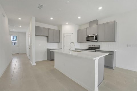 Townhouse in San Antonio, Florida 3 bedrooms, 148.83 sq.m. № 2402749 - photo 8