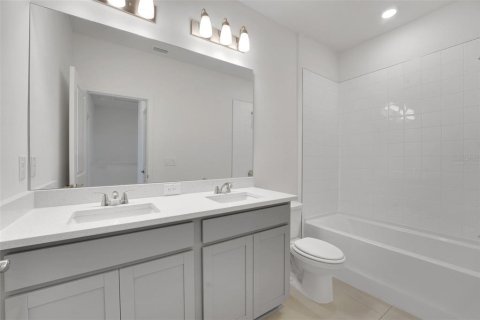 Townhouse in San Antonio, Florida 3 bedrooms, 148.83 sq.m. № 2402749 - photo 25