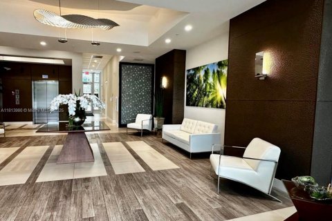 Condo in Doral, Florida, 1 bedroom  № 1766668 - photo 3