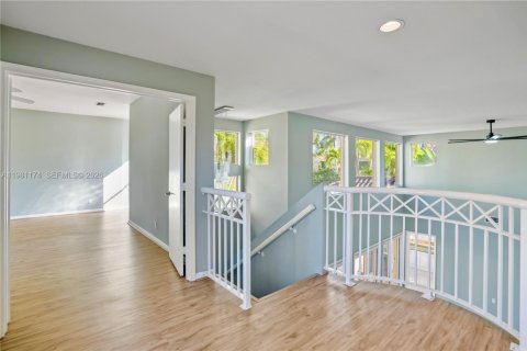 House in Aventura, Florida 3 bedrooms, 221.11 sq.m. № 2044238 - photo 8