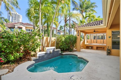 House in Aventura, Florida 3 bedrooms, 221.11 sq.m. № 2044238 - photo 16