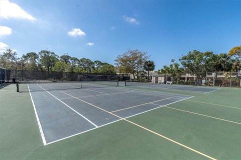 Condo in Saint Petersburg, Florida, 2 bedrooms  № 1566069 - photo 30