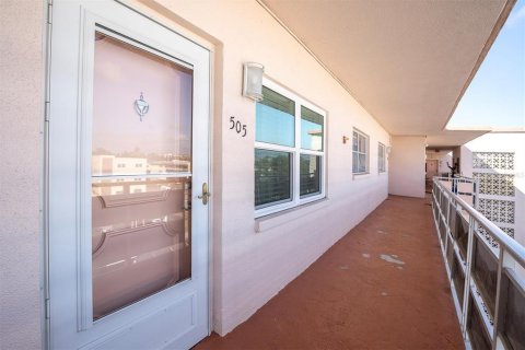 Condo in Saint Petersburg, Florida, 2 bedrooms  № 1566069 - photo 3