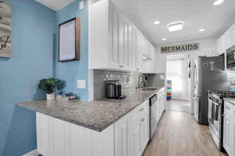 Condo in Saint Petersburg, Florida, 2 bedrooms  № 1566069 - photo 12