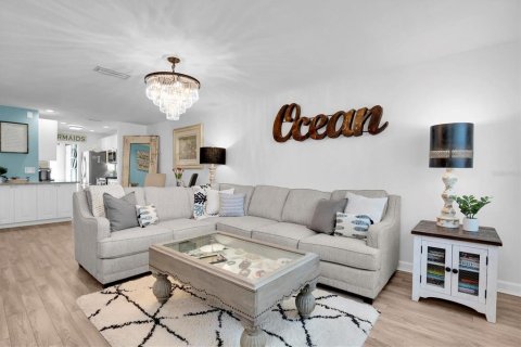 Condo in Saint Petersburg, Florida, 2 bedrooms  № 1566069 - photo 8
