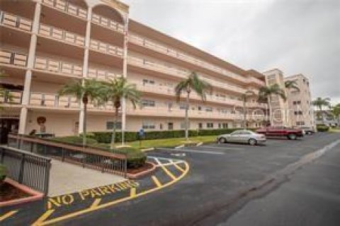 Condo in Saint Petersburg, Florida, 2 bedrooms  № 1566069 - photo 2